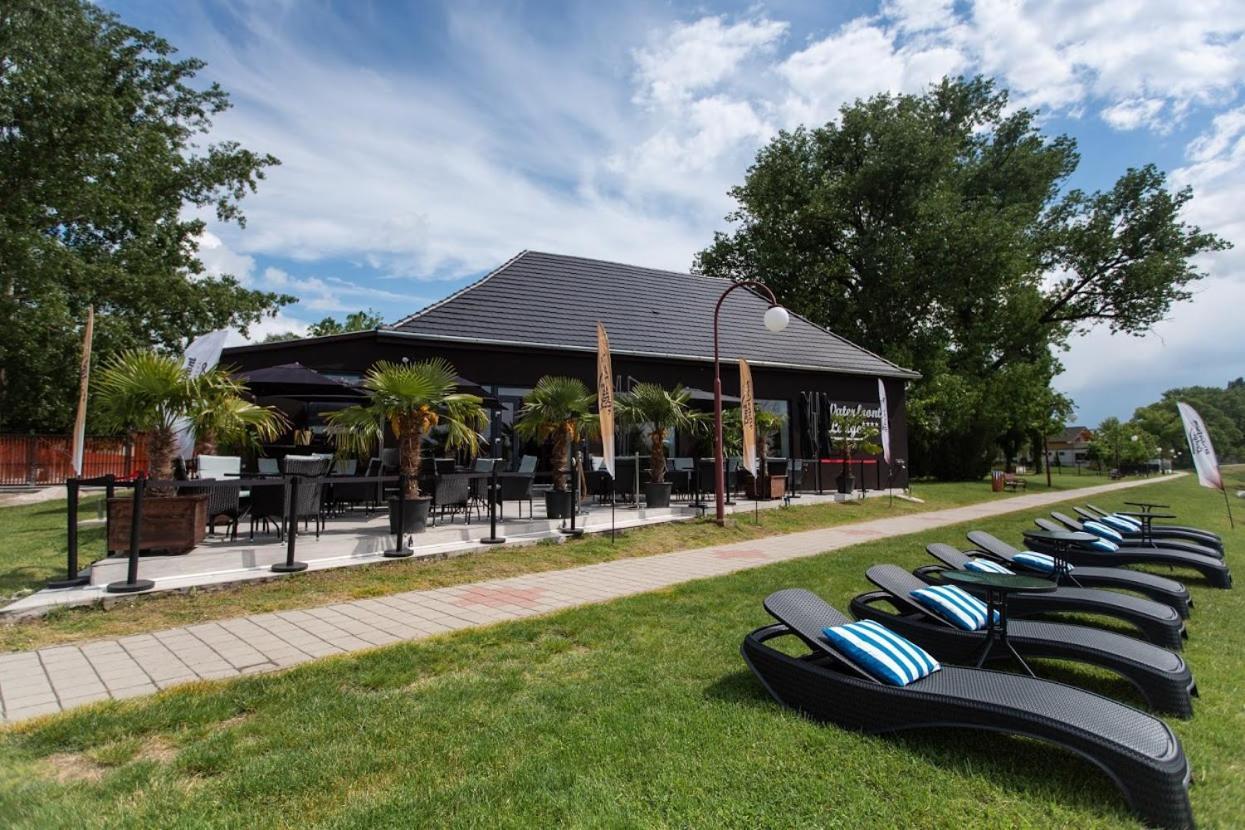 Waterfront Lodge Dunapataj Exterior foto